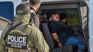 Las redadas migratorias de Trump tienen en jaque a granjas, fábricas y construcciones en EE. UU.