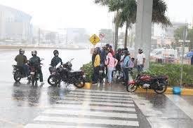 Una vaguada continuará provocando lluvias en varias provincias del país