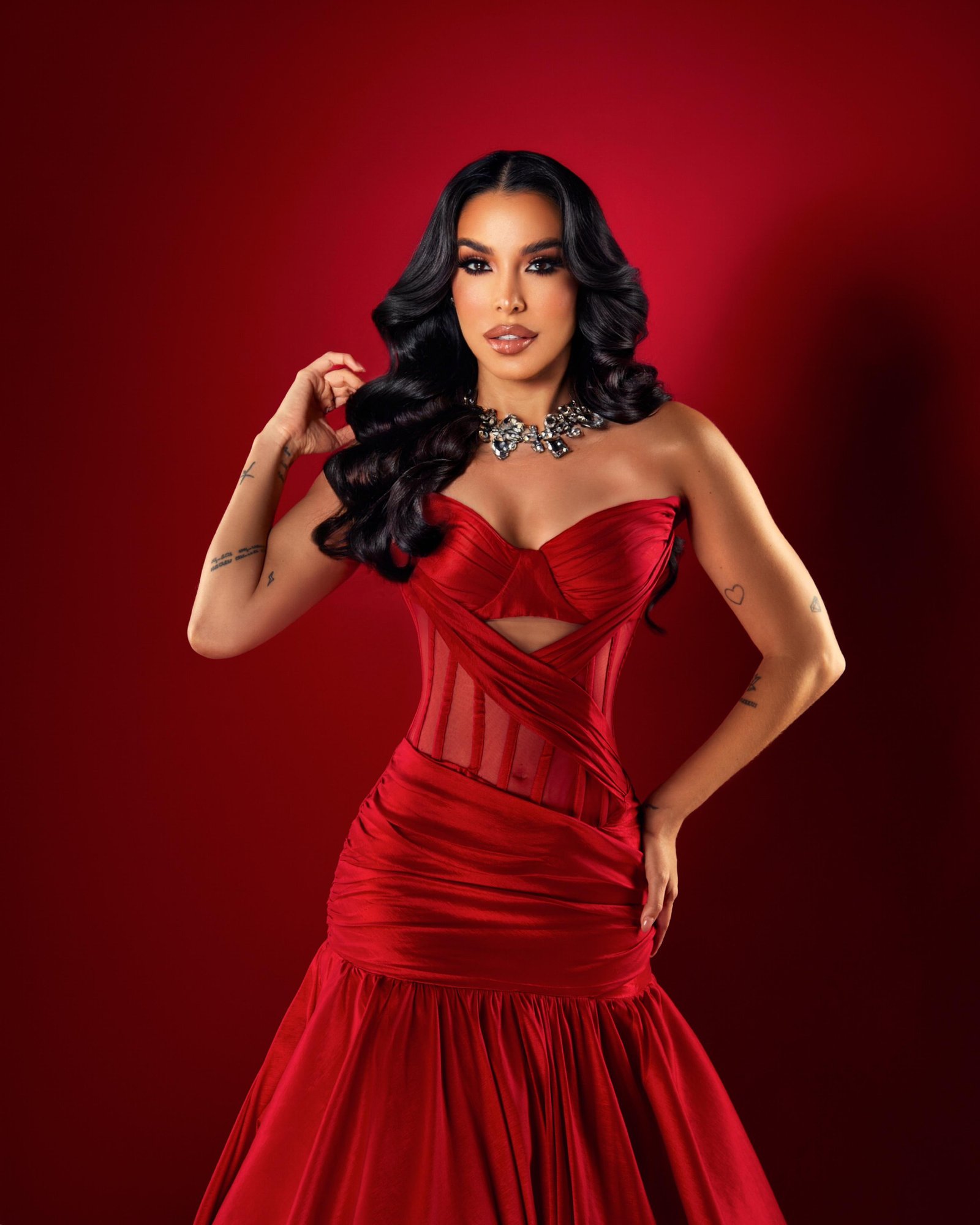 Jessica Pereira brilla en la conducción del Miss Universo República Dominicana