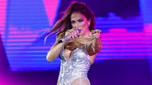 Jennifer López y su encuentro inesperado con un grillo en pleno concierto