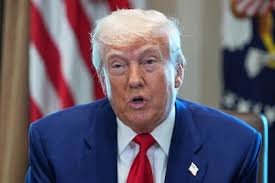 Trump insiste a Powell que baje los tipos y asegura que los aranceles no causan inflación