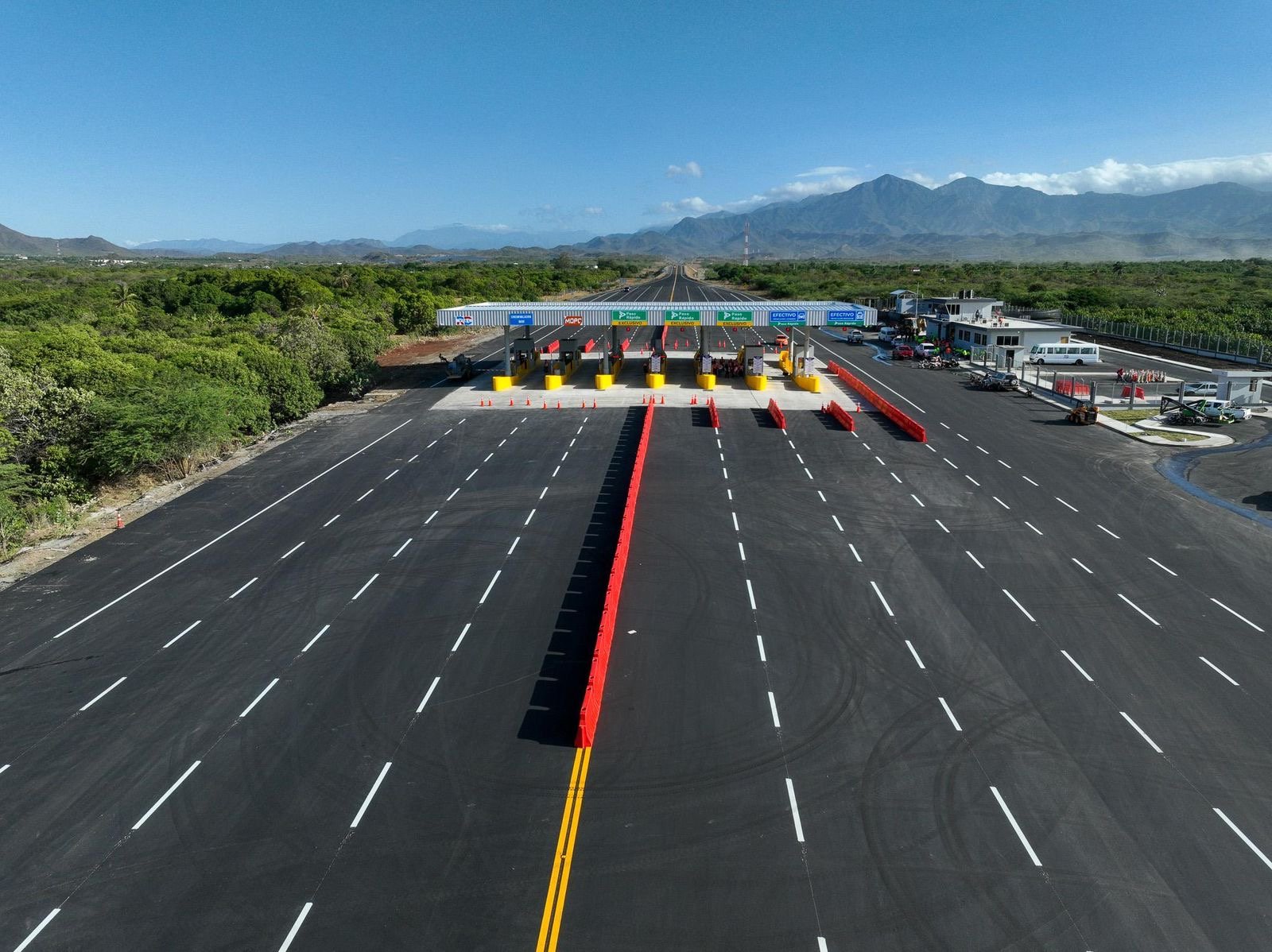 Presidente Abinader deja inaugurada Circunvalación de Baní de 19.8 kilómetros que conecta el Sur del país, acorta distancia, ahorrando tiempo y combustible 