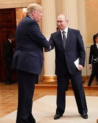 Trump llega a Alaska para su cumbre con Putin