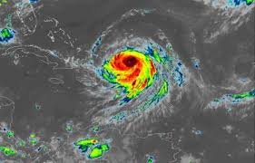 Más de 150 mil hogares se quedan sin servicio eléctrico en Puerto Rico por huracán Erin