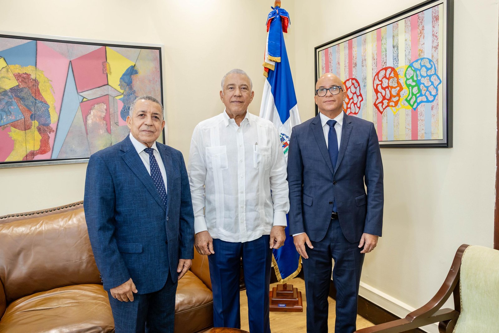 Ministro Andrés Bautista juramenta a Félix Reyna como director de la DIECOM 