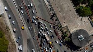 Rotura de tubería bajo vigas del Metro provoca inundación en el kilómetro 9 de la autopista Duarte