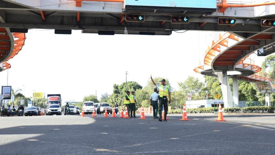 Así ha transcurrido el primer día de la prohibición de girar a la izquierda en la Kennedy con Gómez