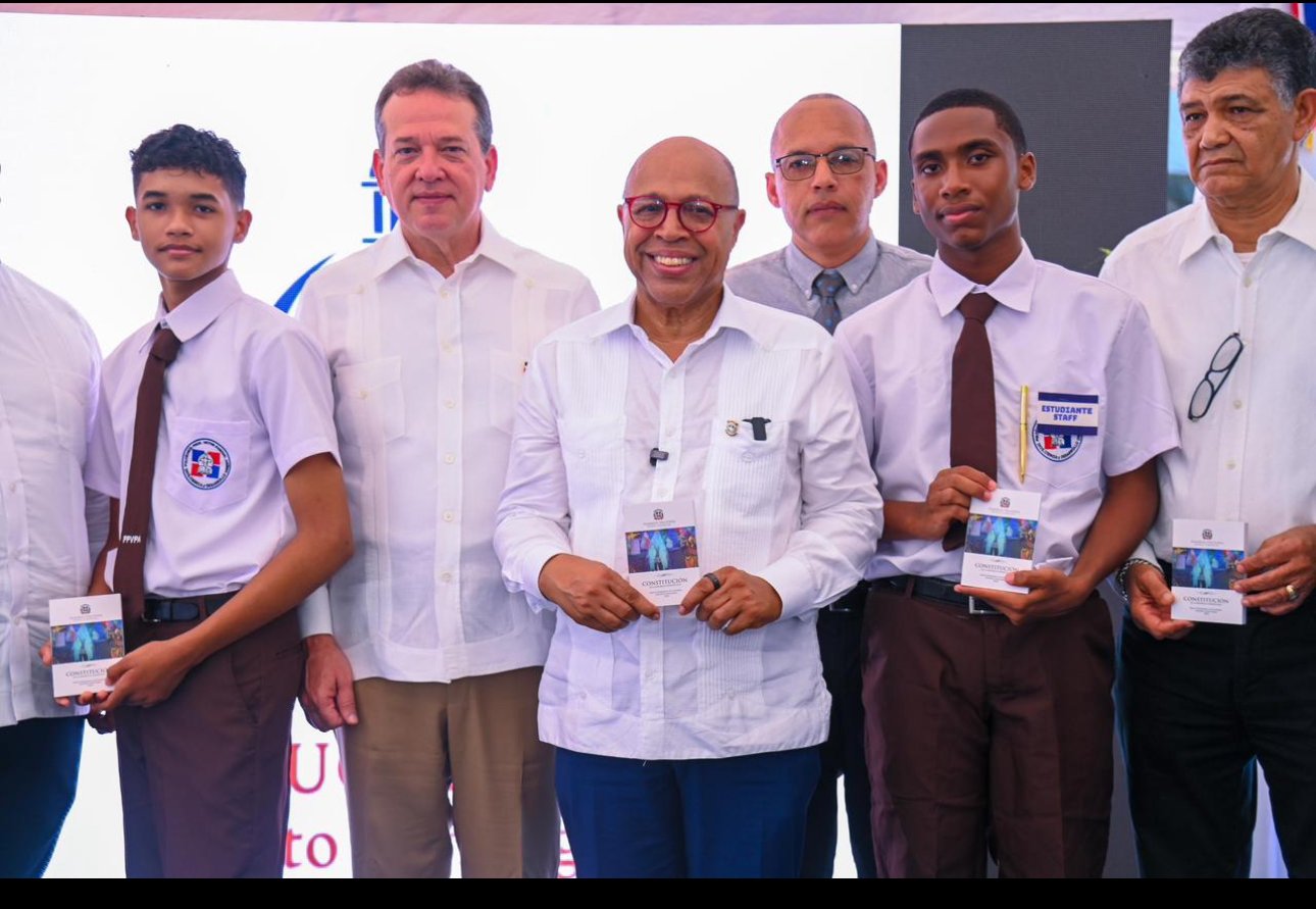 Alfredo Pacheco: “La educación es la mayor inversión en el futuro de la República Dominicana”