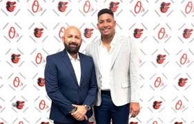 Samuel Basallo, el dominicano que asegura más dinero con menor experiencia