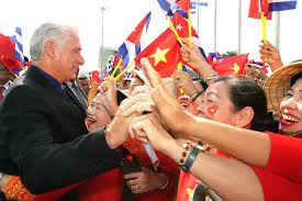 Vietnam entrega a Cuba 15 millones de dólares reunidos en una campaña de donación nacional