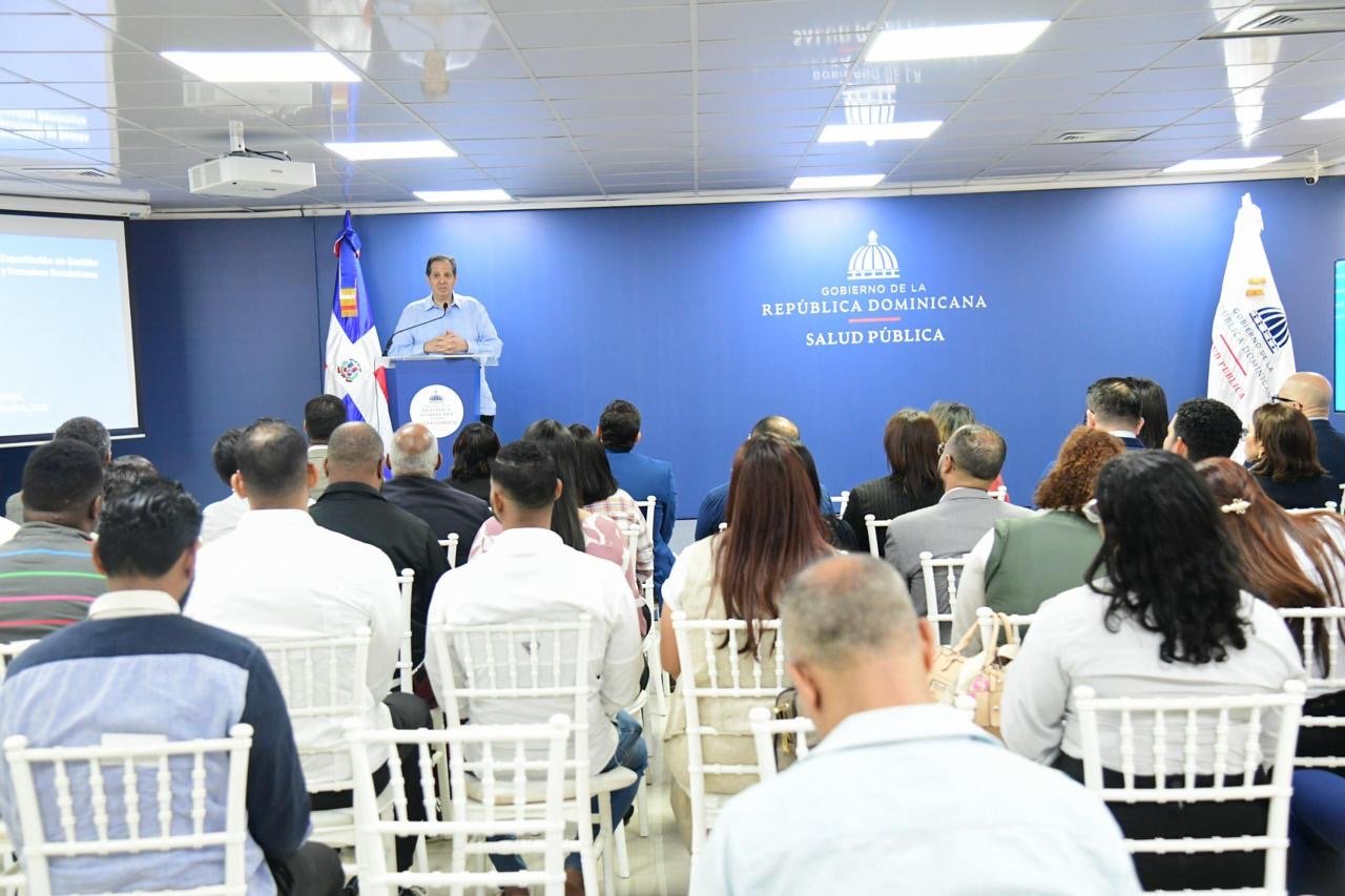 Víctor Atallah: "Fortalecer las capacidades del sector salud asegura mejor respuesta ante emergencias y desastres 