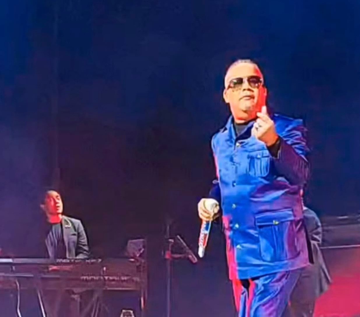 Héctor Acosta logra éxito rotundo ante miles de personas en el NJPAC 