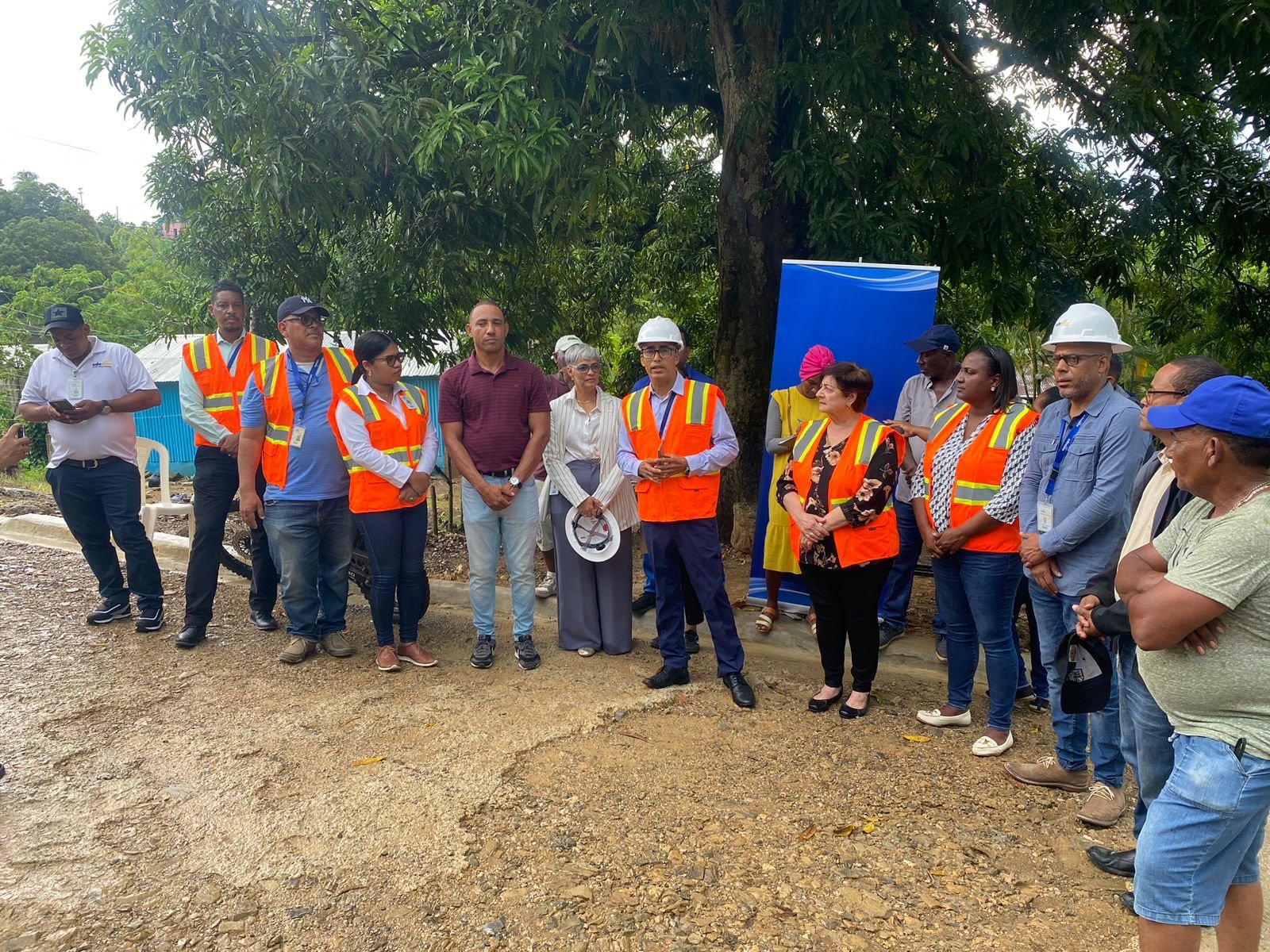 Edeeste inicia proyecto de electrificación que impactará varios sectores de Miches 