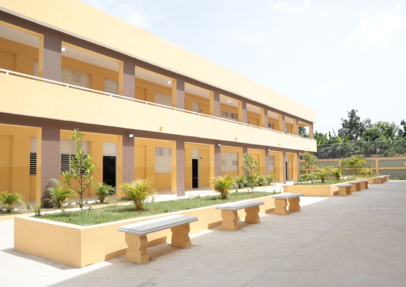 Dirección de Infraestructura Escolar envía comisión técnica para evaluar  escuela en Fondo Negro, Barahona