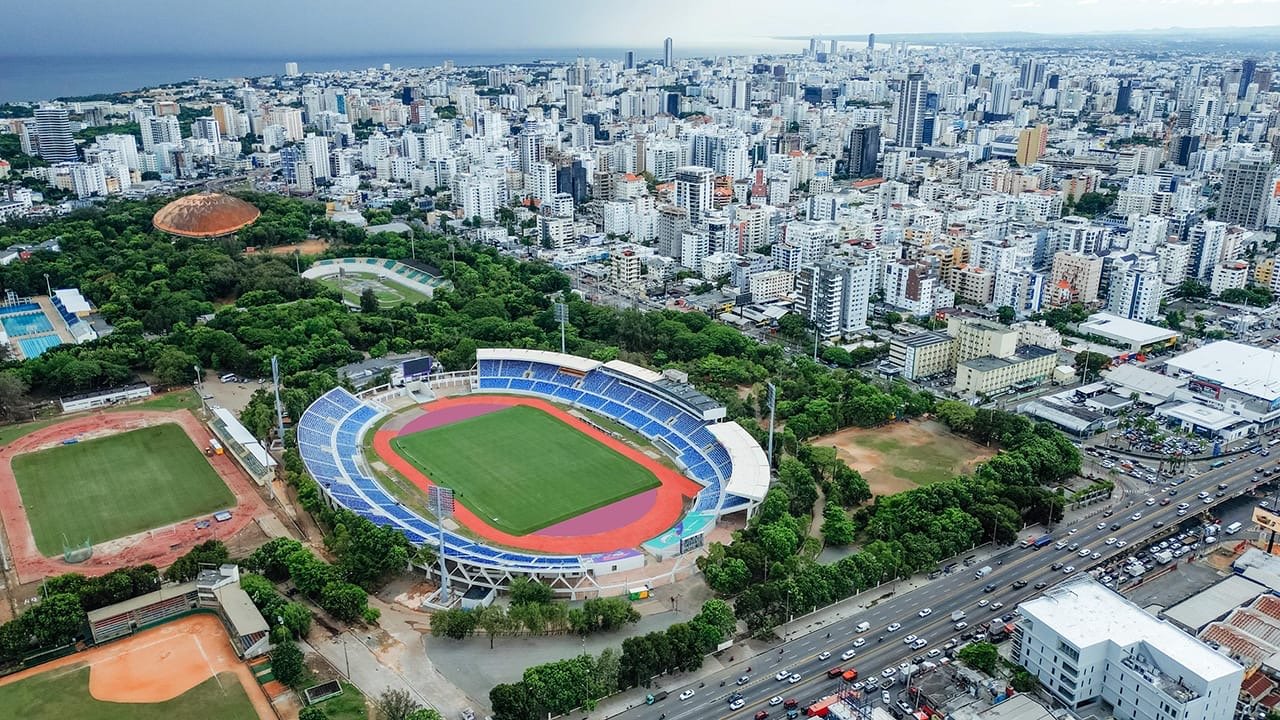 Ministerio de Deportes informa Estadio Olímpico "Félix Sánchez" queda cerrado para actividades que impliquen uso del terreno o la pista. 
