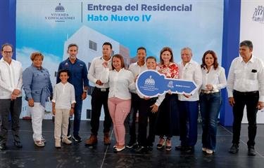 Gobierno entrega 608 apartamentos en Santo Domingo Oeste