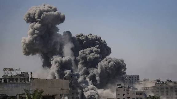 Israel mata a 68 palestinos el sábado y hiere a cerca de 350 en intensos bombardeos