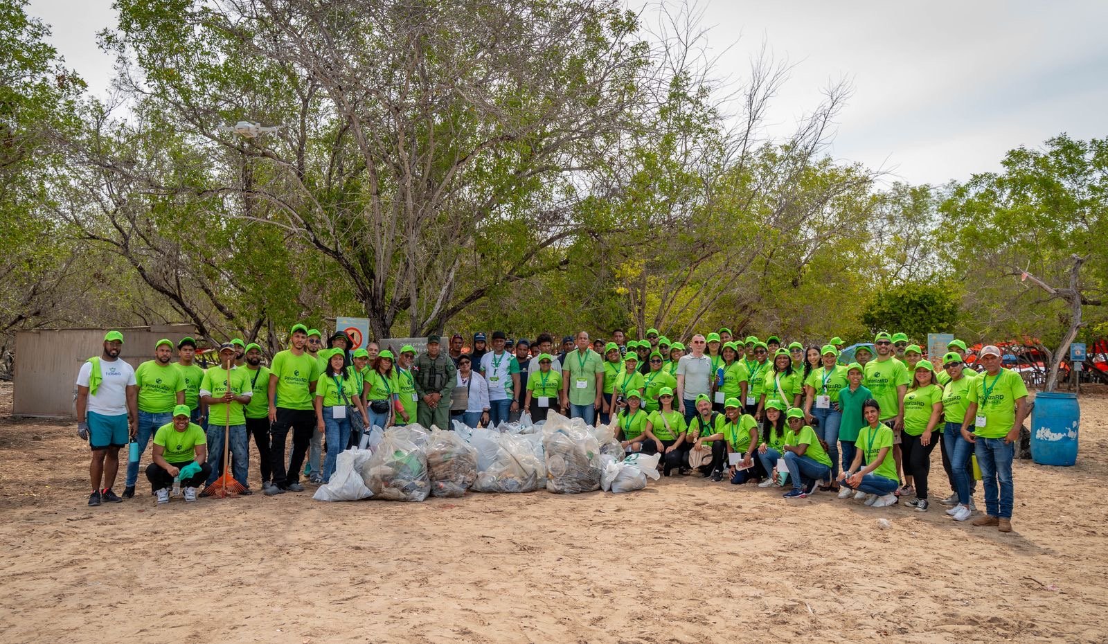 Prioriza RD realiza jornada de limpieza en Playa La Caobita en Azua 