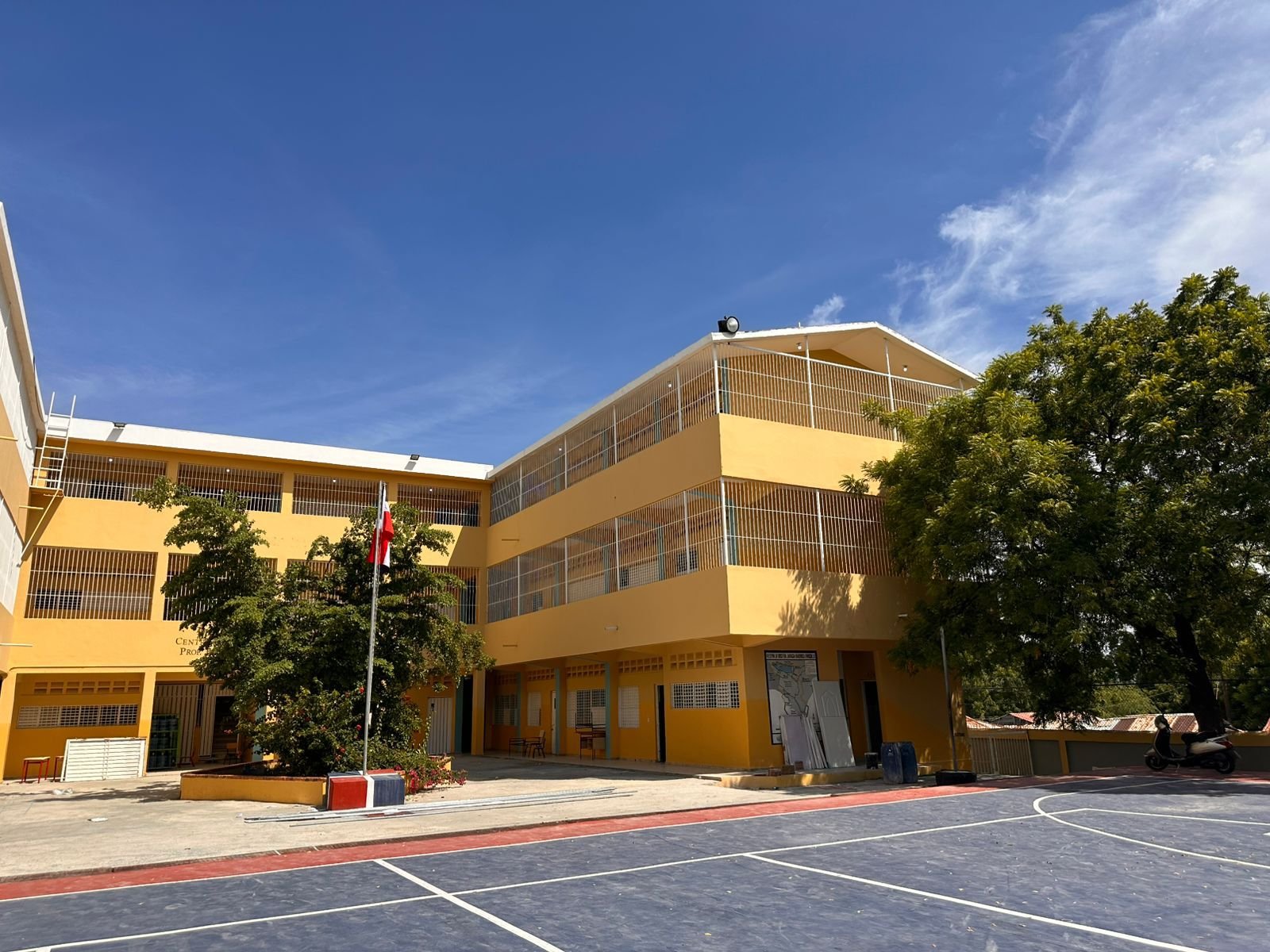 Carlos Castillo resalta el potencial turístico de Bahoruco y los avances en infraestructura educativa
