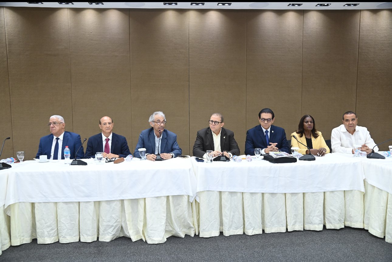 Comisión Bicameral estudia modificación a la Seguridad Social escucha posición de dueños de clínicas