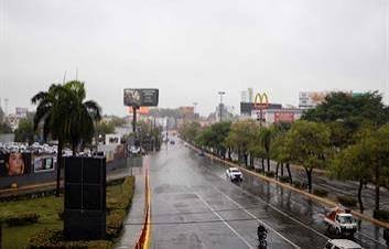 Aguaceros y calor dominarán el clima de este martes