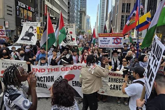 Unas 2,000 personas marchan en Nueva York contra Benjamín Netanyahu y la guerra de Gaza