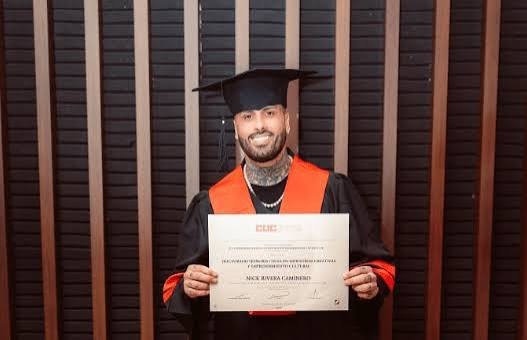 Universidad colombiana otorga doctorado honoris causa en industrias creativas a Nicky Jam