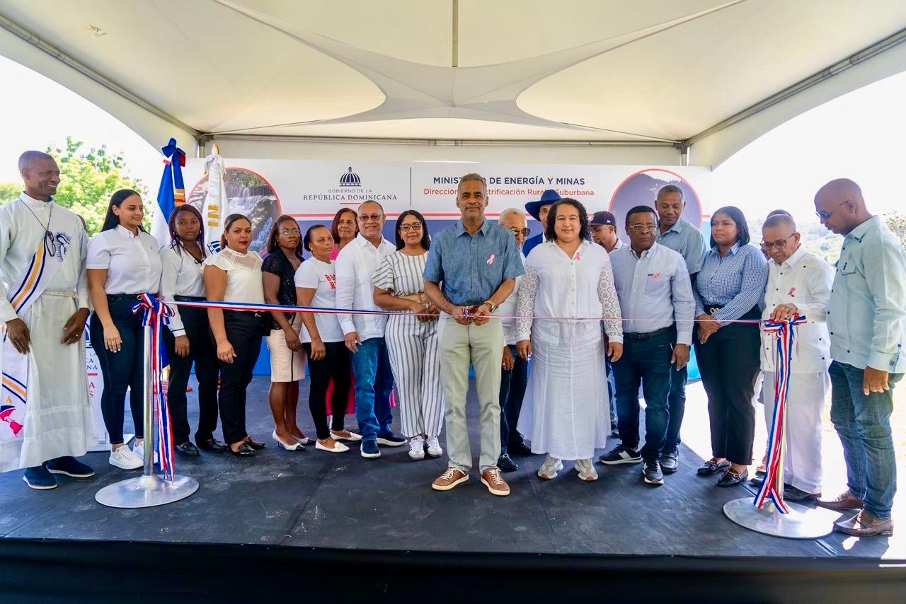 Gobierno entrega proyectos de electrificación rural por más de RD$ 91 MM en Bánica, Villa Jaragua y Tamayo