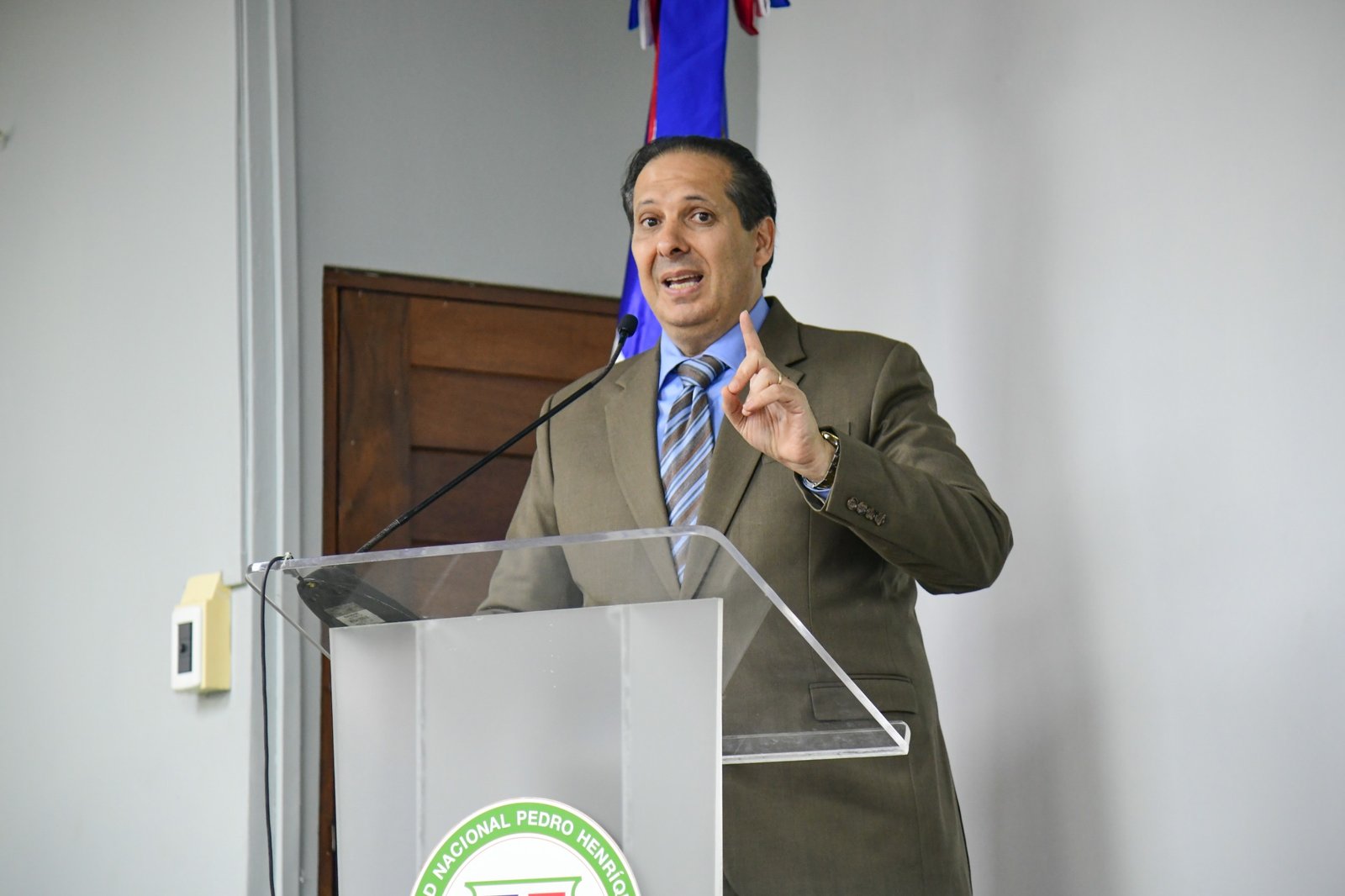 Víctor Atallah destaca importancia de la salud mental como eje de la salud colectiva 