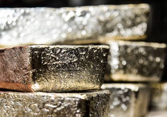 Precio del oro supera por primera vez los USD 4,000 por onza