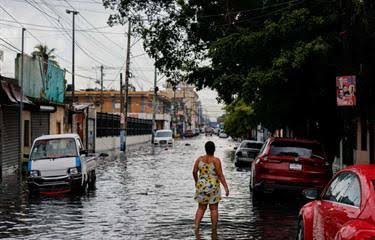Onda tropical y vaguada provocan lluvias este jueves