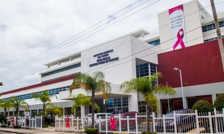 SeNaSa y el INCART se comprometen a fortalecer servicios oncológicos 