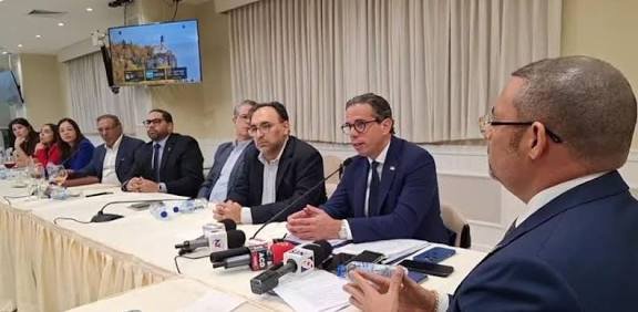 Los empresarios insisten ante el presidente del Senado que se modifique la cesantía