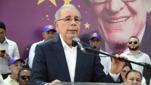 Danilo Medina advierte que el endeudamiento actual "es insostenible para la economía dominicana"