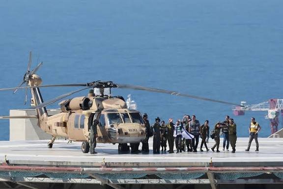 Llega a hospitales de Tel Aviv los primeros helicópteros con rehenes salidos de Gaza