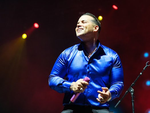 El Blachy inicia su gira europea “En Romántiqueo Euro Tour 2025