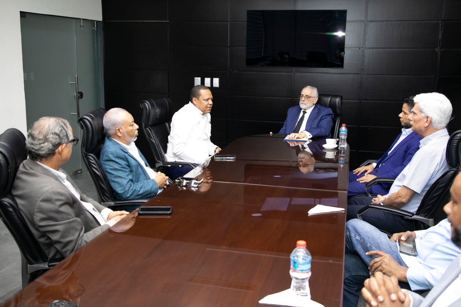 Pro Consumidor y LIDOM se reúnen para evitar mercado negro en torneo de béisbol otoño-invernal