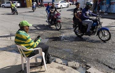 Ciudadanos en riesgo por falta de drenaje en calle del Ensanche Altagracia