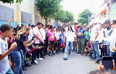 Ministra Faride Raful asume "Fútbol Callejero 3x3" impulsado por la Policía Nacional en Capotillo