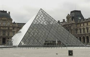 La vergüenza alcanza al Louvre tras el robo de joyas reales