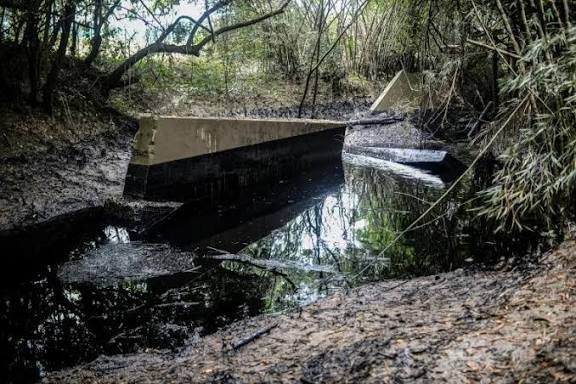 Intensas lluvias provocaron derrame de hidrocarburos en México