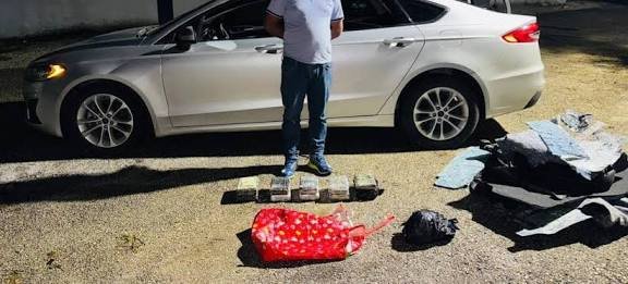 La DNCD decomisa más de 10 kilos de cocaína en Barahona y apresa al presunto responsable