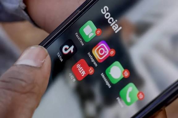 Meta, TikTok y Snapchat cumplirán el veto australiano a menores de 16 años entre críticas