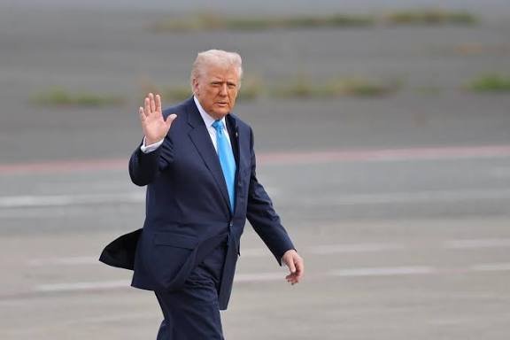 Trump afirma que "nunca" ha visto un huracán como Melissa y promete ayuda para Jamaica
