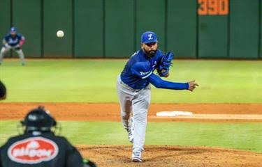 El Licey se crece en un noveno de seis carreras para vencer a los Toros ocho por dos