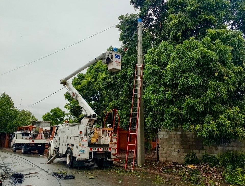 Edesur logró restablecer servicio en tiempo récord a casi 700,000 clientes en zonas afectadas por Melissa