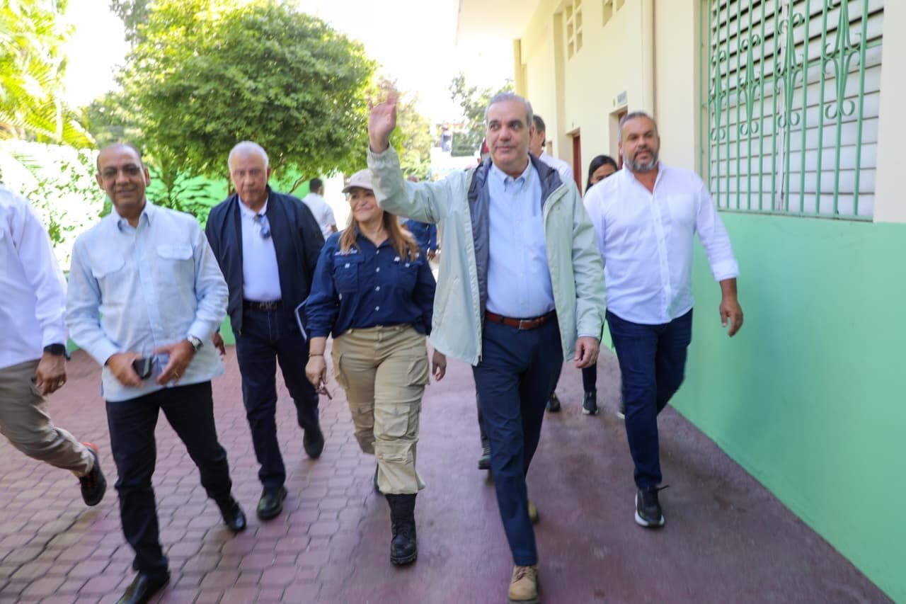 Presidente Abinader evalúa daños por el huracán Melissa y dispone soluciones integrales en Ocoa y Barahona; asegura Gobierno no dejará a ningún productor ni familia sin atender