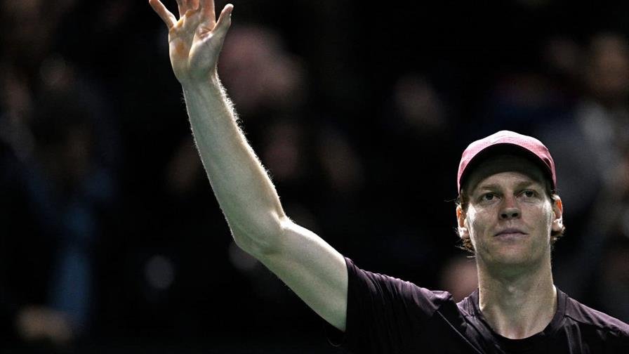 Jannik Sinner arrolla a Zverev y jugará la final del Masters de París