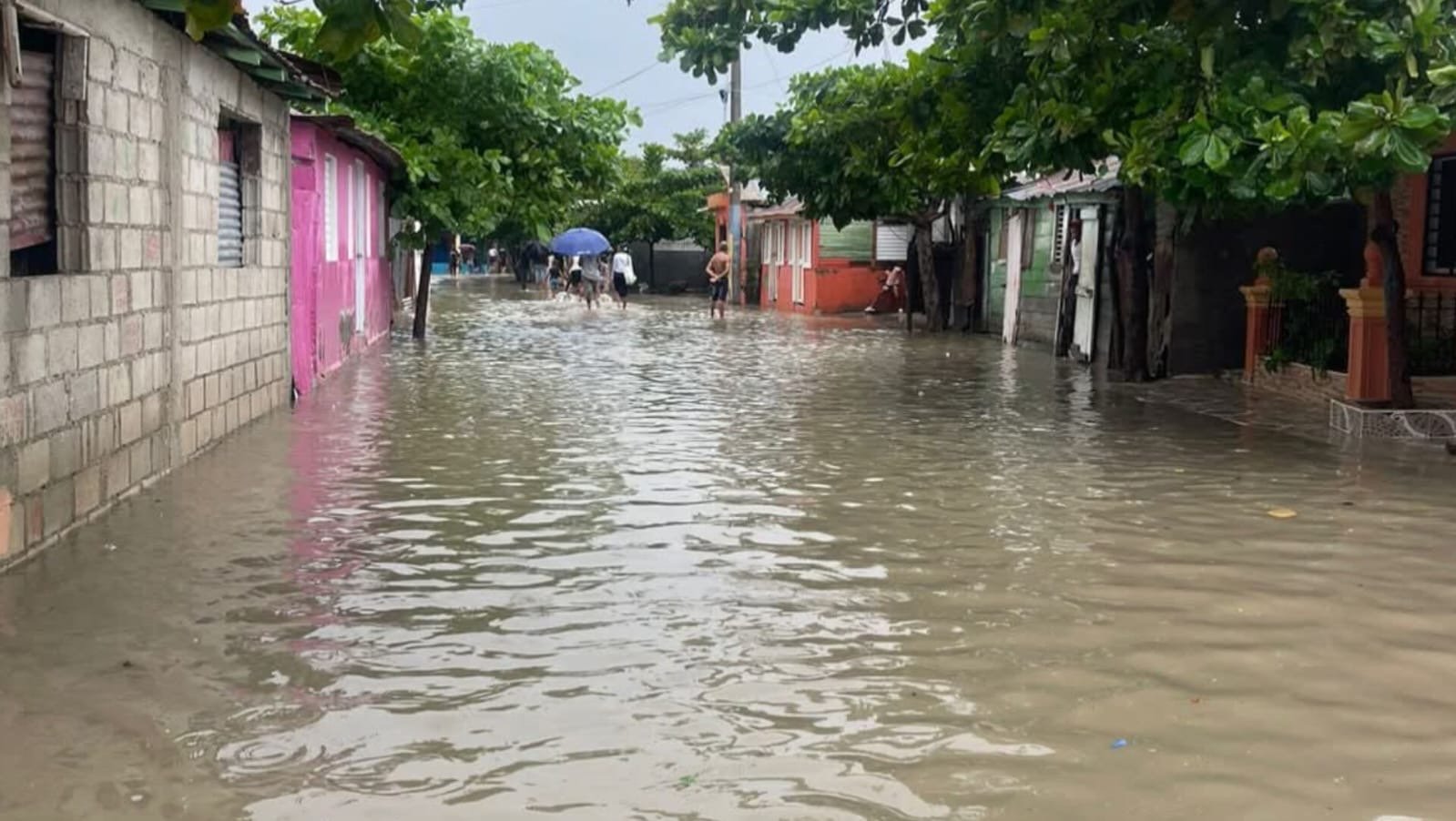 Barahona enfrenta serias inundaciones tras lluvias intensas del fin de semana