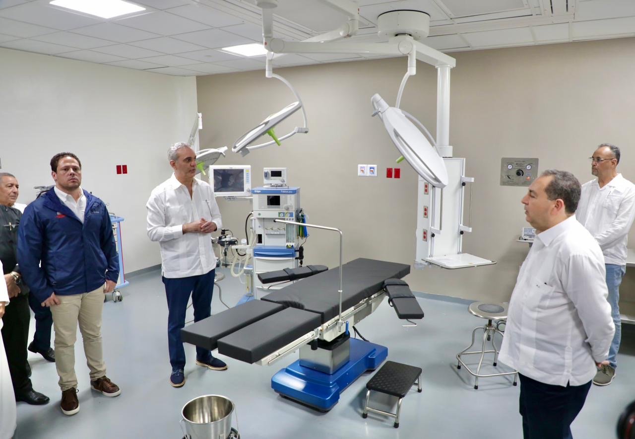 Presidente Abinader entrega moderno Hospital Regional Universitario Dr. Ángel María Gatón con 329 camas, que transforma la atención en salud en el Nordeste 